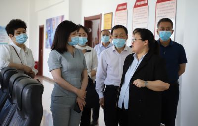 市政协副主席，市工商联主席唐世云莅临宝泰隆开展石墨烯新材料专题调研座谈